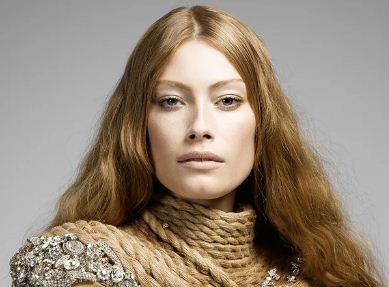 Alyssa Sutherland - Name, age, height, hometown, famous movies, current relationship, awards.