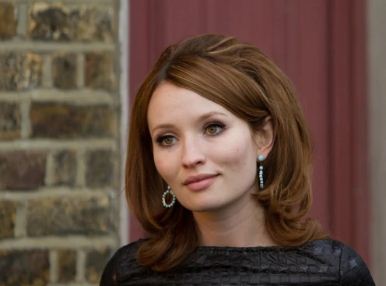 Emily Browning - Name, age, height, hometown, famous movies, current relationship, awards.