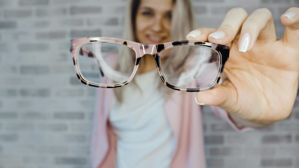 A Comprehensive Guide to Spectacle Dimensions: Understanding the Numbers Behind Your Glasses