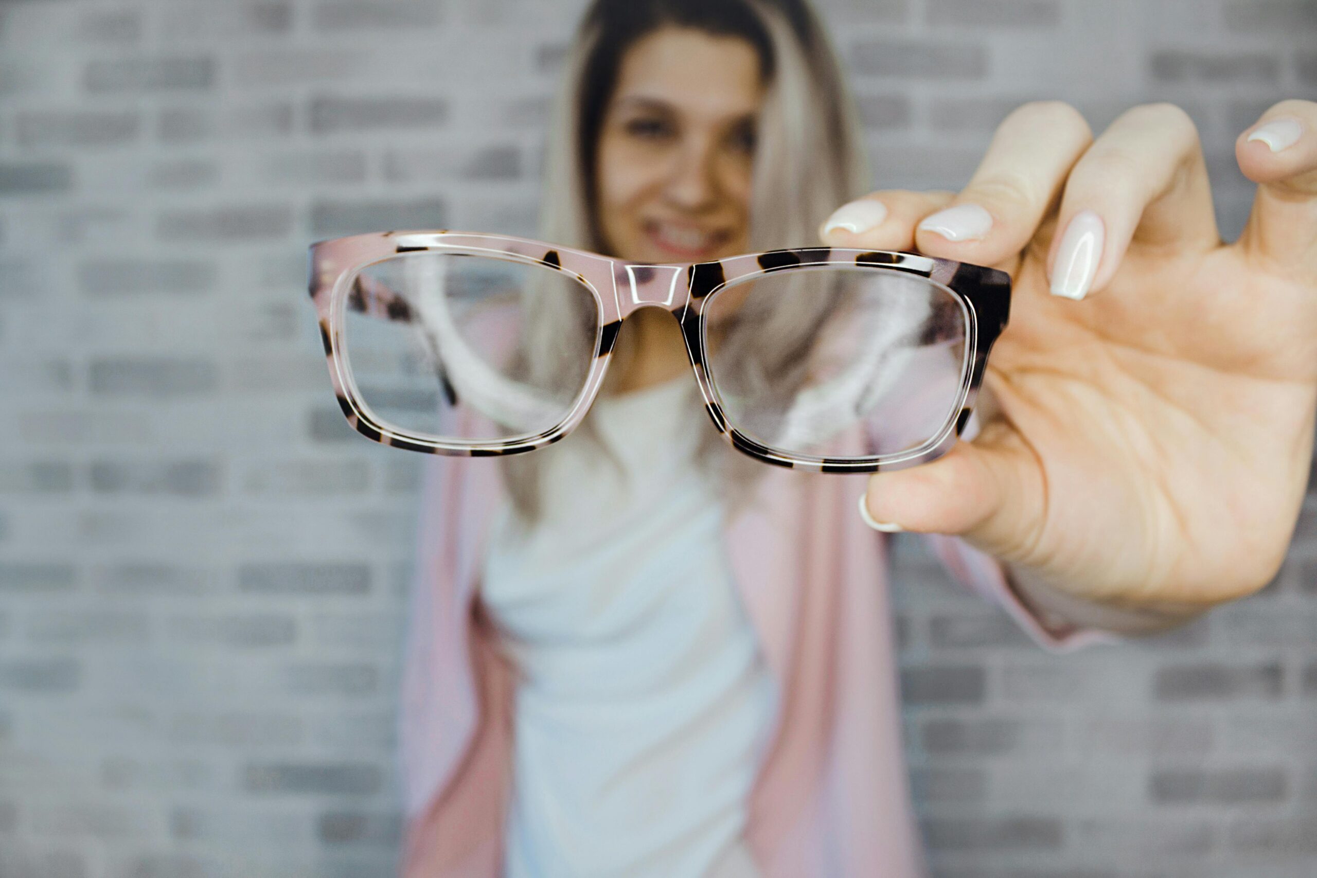 A Comprehensive Guide to Spectacle Dimensions: Understanding the Numbers Behind Your Glasses